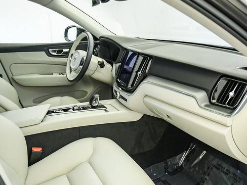 Certified 2025 Volvo XC60 B5 Core AWD/4WD image 16