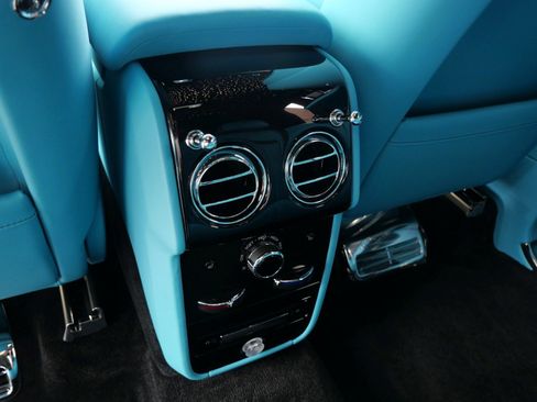 Used 2024 Rolls-Royce Cullinan image 32