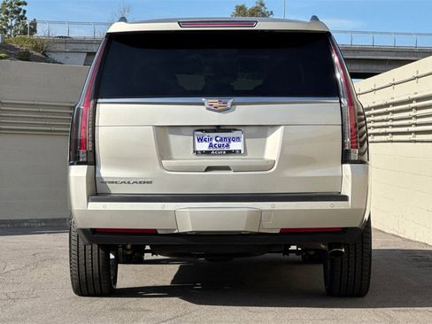 Used 2016 Cadillac Escalade Premium image 8