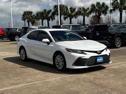 Used 2022 Toyota Camry LE w/ Cold Weather Package image 16