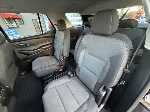Used 2020 Chevrolet Traverse LT image 23