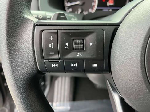Used 2025 Nissan Pathfinder S FWD image 17