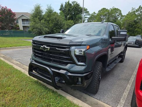 Used 2025 Chevrolet Silverado 2500 LT w/ Trail Boss Package AWD/4WD image 4
