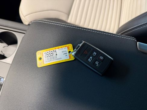 New 2026 Land Rover Discovery Limited Edition AWD/4WD image 20