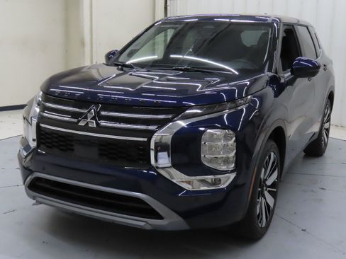 New 2025 Mitsubishi Outlander SE image 7