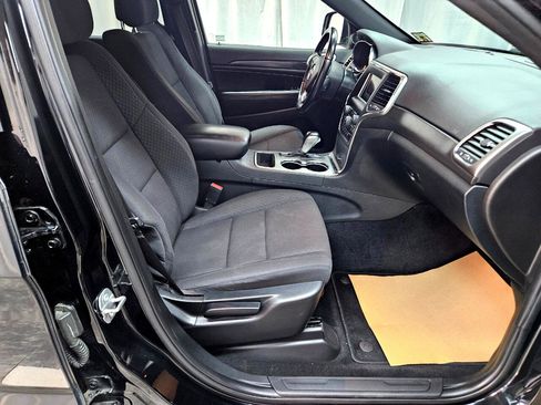 Used 2018 Jeep Grand Cherokee Laredo image 15