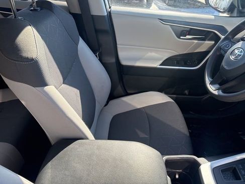 Used 2025 Toyota RAV4 XLE image 27