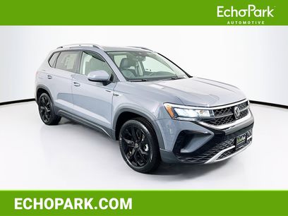 Used 2023 Volkswagen Taos SE w/ Panoramic Sunroof Package