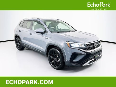 Used 2023 Volkswagen Taos SE w/ Panoramic Sunroof Package image 1