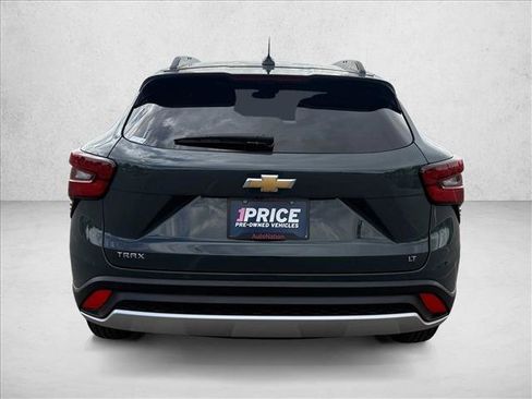 Used 2025 Chevrolet Trax LT w/ LT Convenience Package FWD image 6