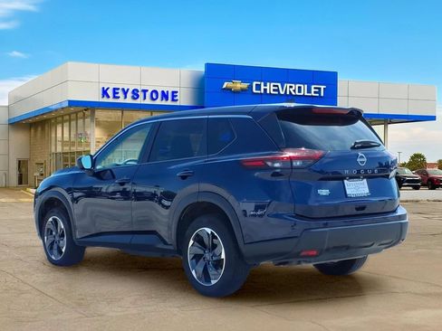Used 2025 Nissan Rogue SV FWD image 5