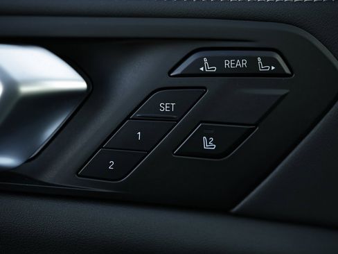 Certified 2024 BMW X7 xDrive40i image 16