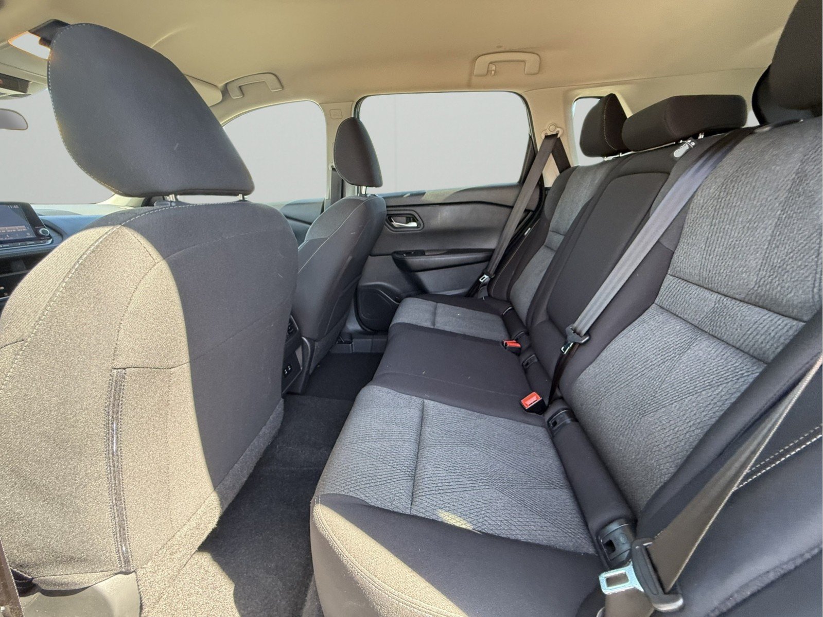 Used 2025 Nissan Rogue SV FWD image 25