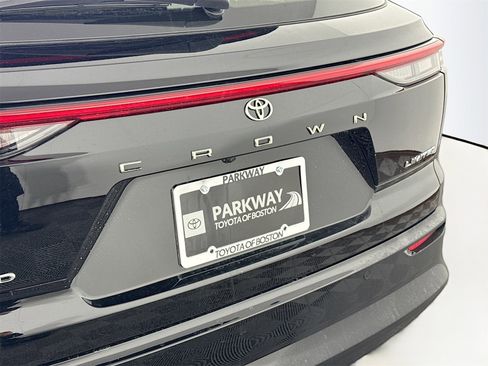 New 2025 Toyota Crown Signia Limited image 18