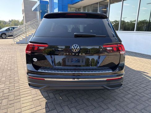 Used 2024 Volkswagen Tiguan SE FWD image 4