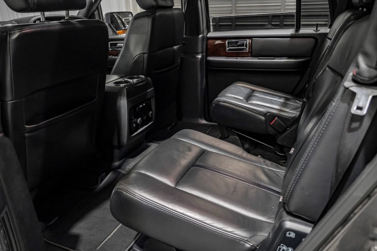 Used 2016 Lincoln Navigator Select RWD image 24