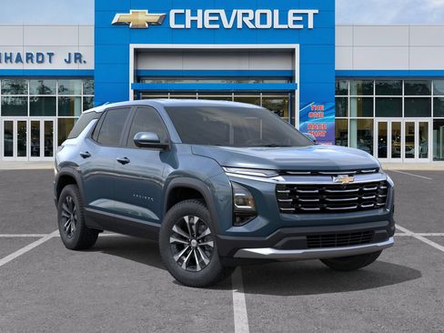 Used 2026 Chevrolet Equinox LT w/ Safety and Technology Package FWD image 9