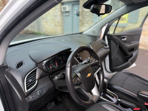 Used 2018 Chevrolet Trax LT w/ LT Convenience Package image 26
