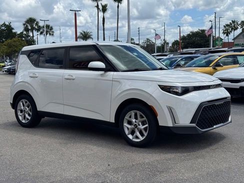 Certified 2023 Kia Soul LX w/ Option Group 015 FWD image 3