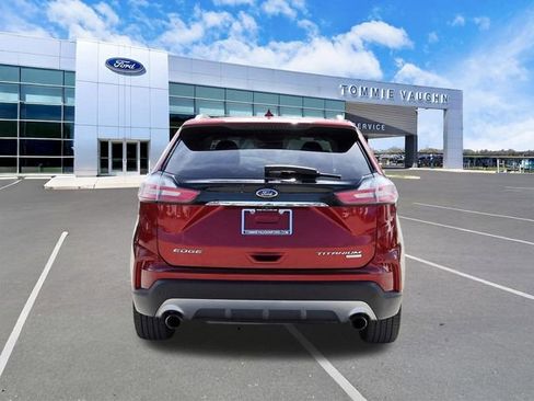 Used 2019 Ford Edge Titanium image 3