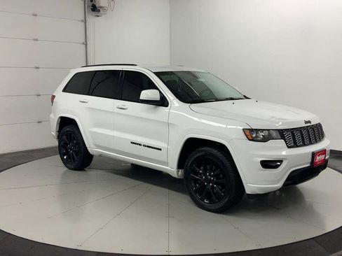 Used 2018 Jeep Grand Cherokee Altitude AWD/4WD image 31