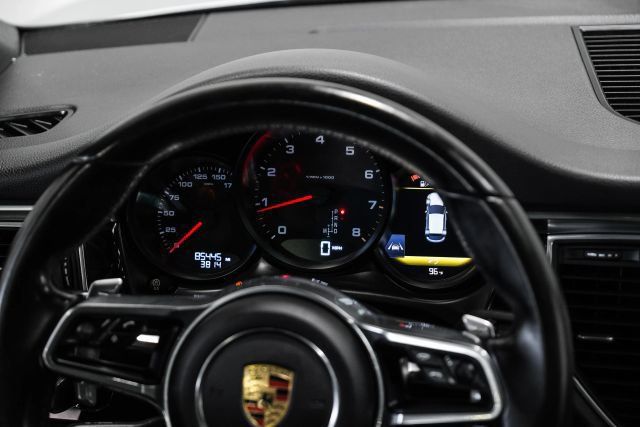 Used 2018 Porsche Macan Sport Edition AWD/4WD image 21