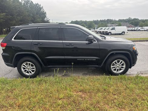 Used 2019 Jeep Grand Cherokee Laredo AWD/4WD image 11