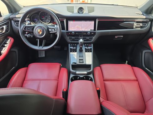 Used 2025 Porsche Macan AWD/4WD image 16
