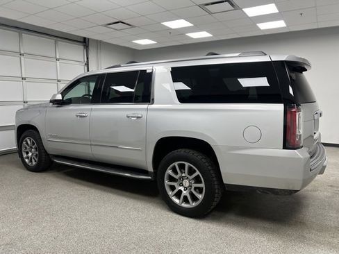 Used 2020 GMC Yukon XL Denali image 7