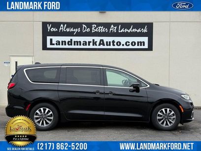 Used 2022 Chrysler Pacifica Touring-L w/ Uconnect Theater Family Group