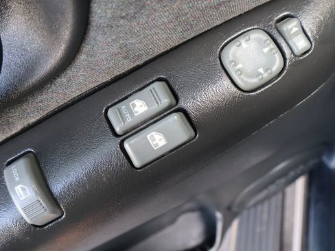 Used 2002 Chevrolet Blazer LS w/ Preferred Equipment Group AWD/4WD image 22