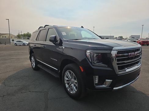 Used 2023 GMC Yukon SLT w/ SLT Premium Package AWD/4WD image 1
