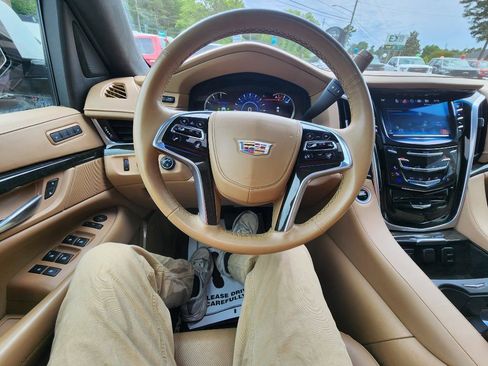 Used 2019 Cadillac Escalade Platinum AWD/4WD image 20