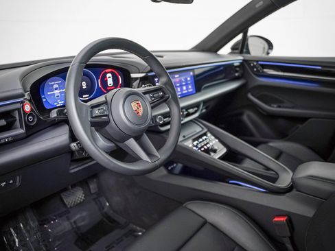 Certified 2025 Porsche Macan 4 Electric AWD/4WD image 4