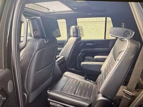 Used 2025 GMC Yukon AT4 Ultimate AWD/4WD image 12