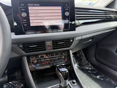 New 2026 Volkswagen Jetta SE FWD image 13