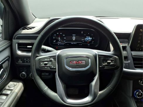 Used 2024 GMC Yukon SLT w/ SLT Luxury Package AWD/4WD image 9
