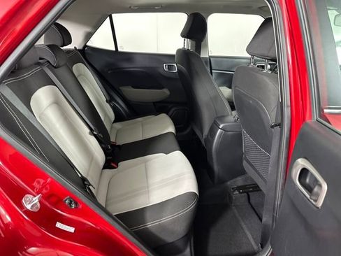 Certified 2022 Hyundai Venue SEL image 26