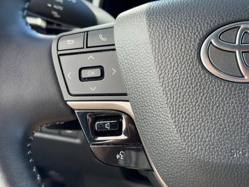 Used 2025 Toyota Camry Hybrid image 16