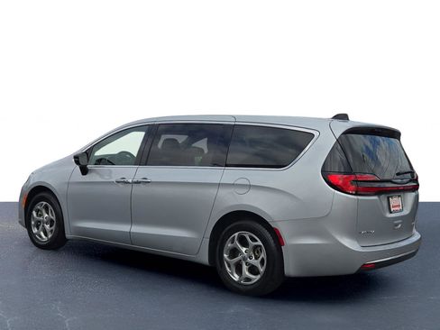 Used 2024 Chrysler Pacifica Limited image 11