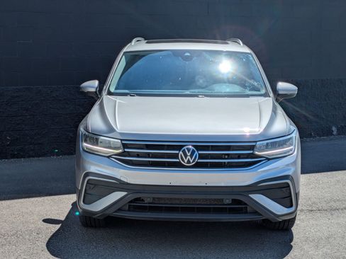 Used 2022 Volkswagen Tiguan SE AWD/4WD image 2