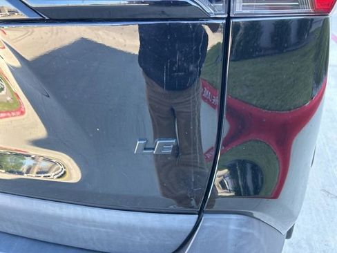 Used 2022 Toyota RAV4 LE FWD image 3