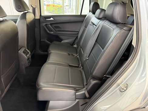 Used 2021 Volkswagen Tiguan SE w/ Panoramic Sunroof Package FWD image 15