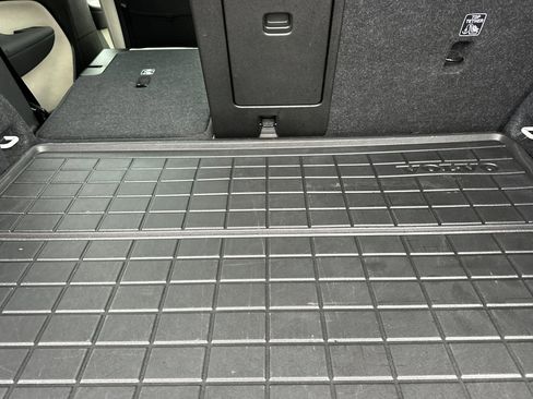 Used 2023 Volvo XC40 B5 Ultimate w/ Protection Package Premier image 17