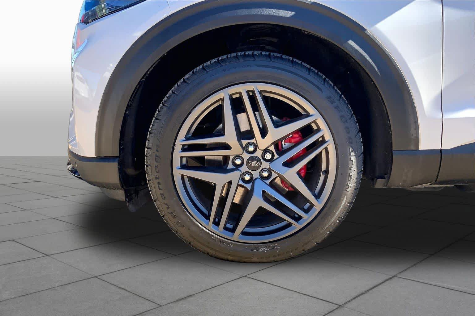 Used 2025 Ford Explorer ST-Line w/ Premium Package RWD image 11