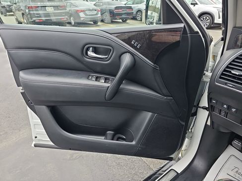 Used 2024 INFINITI QX80 Luxe image 32