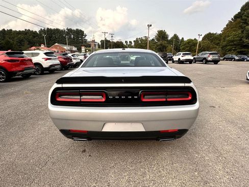 Used 2023 Dodge Challenger SXT image 6