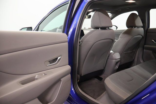 Used 2025 Hyundai Elantra SEL FWD image 29