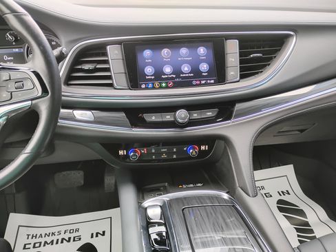 Used 2023 Buick Enclave Essence image 8