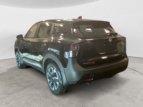 Used 2025 Nissan Kicks SV AWD/4WD image 3